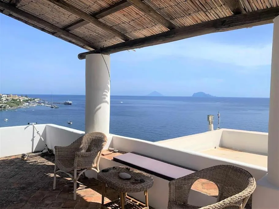 Holiday home Villa A Madonnuzza - Casa Sul Mare, Splendide Terrazze Panoramiche Lingua